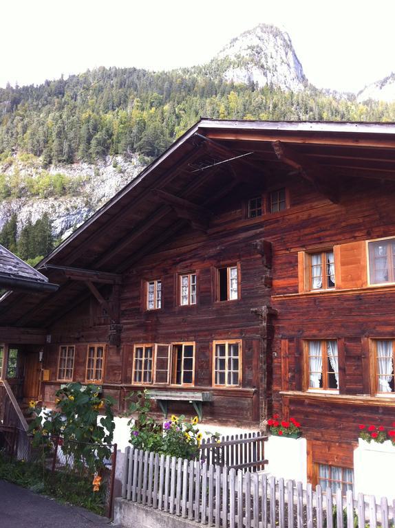 Maison d'hôtes 400-Year-Old Vintage Swiss Chalet à Boltigen Chambre photo