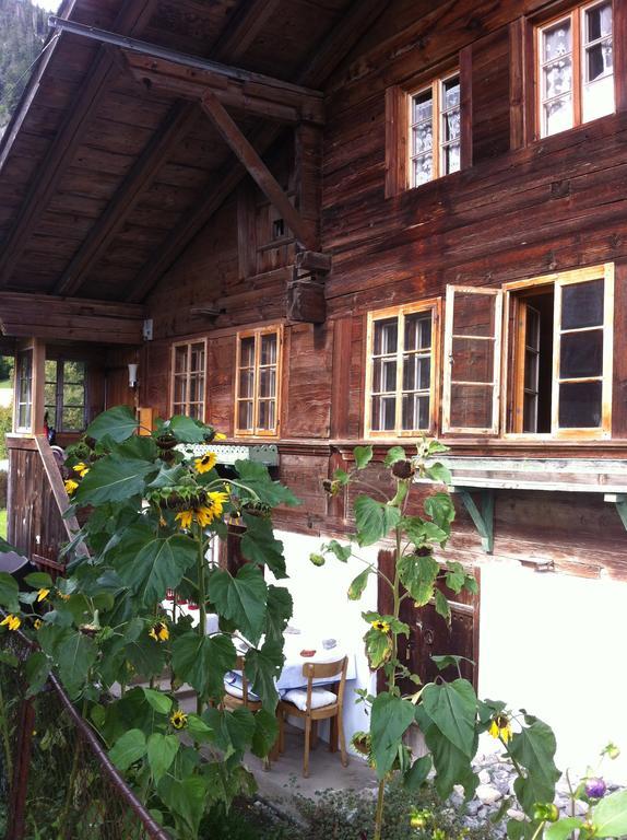 Maison d'hôtes 400-Year-Old Vintage Swiss Chalet à Boltigen Chambre photo