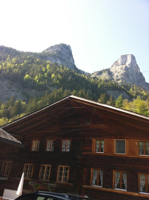 Maison d'hôtes 400-Year-Old Vintage Swiss Chalet à Boltigen Extérieur photo